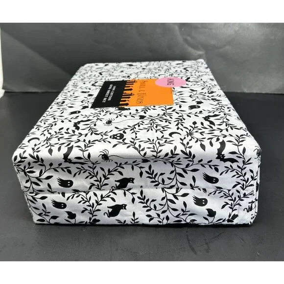 SKULL & BONES Cotton KING SHEET SET Skulls Spiders Bats Cat Ghosts Moons NIB NEW - Picture 6 of 7